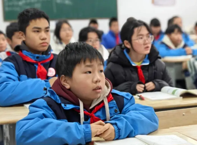 将课堂真实交还学生数学课上学生化身校