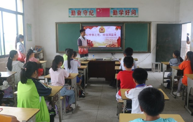 让学生感受到被关注被关爱的温暖成为学