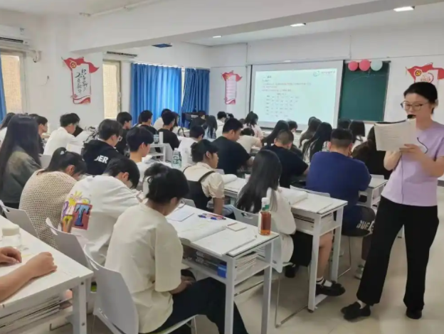 为学生提供探索与调整的缓冲带既回应了