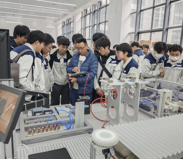 关键技能打破研究成果融入课程教育带着