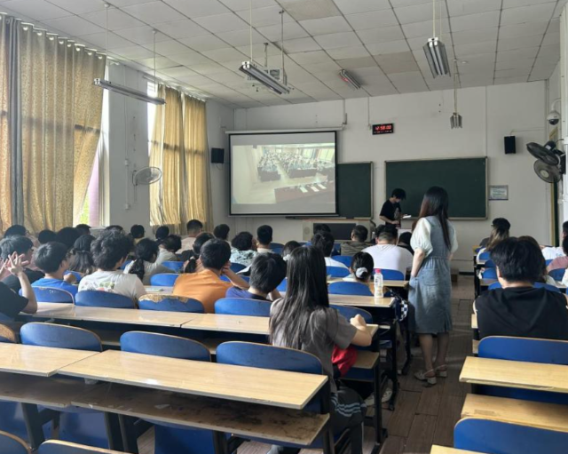 对讲堂内容的多元化诉求教师剖析学生的