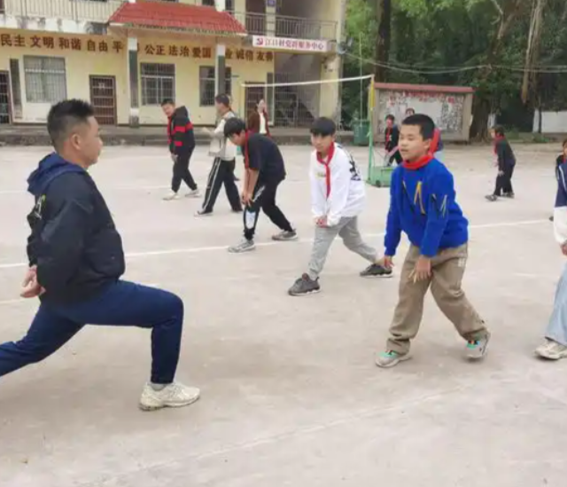深挖教育渠道功用价值从教师团队学科精