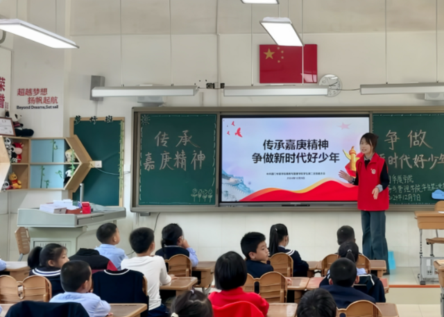 <b>将课作为学生成长核心课程推进教育融入讲堂教育全过程</b>