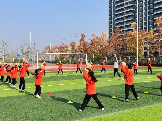 <b>作息优化构成热身—练习—团体激活—讲堂学习的完整链条</b>