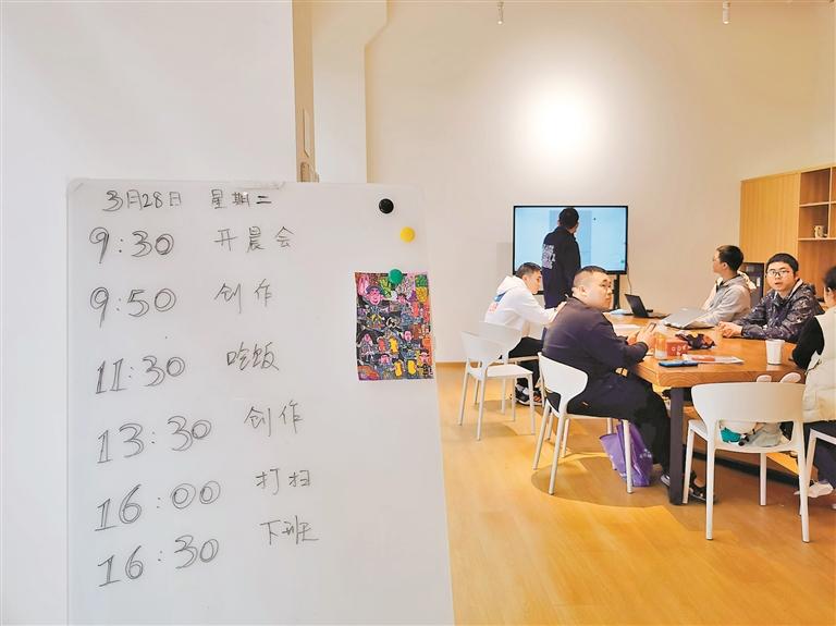 深晚记者探访深圳首家孤独症青年原生艺术工作室3.jpg