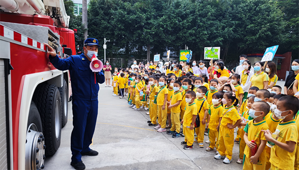 消防站开放日——消防员变“蓝老师”,萌娃实战学知识.png